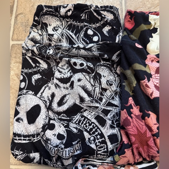 Bundle five pair Lularoe Disney leggings - Picture 5 of 6